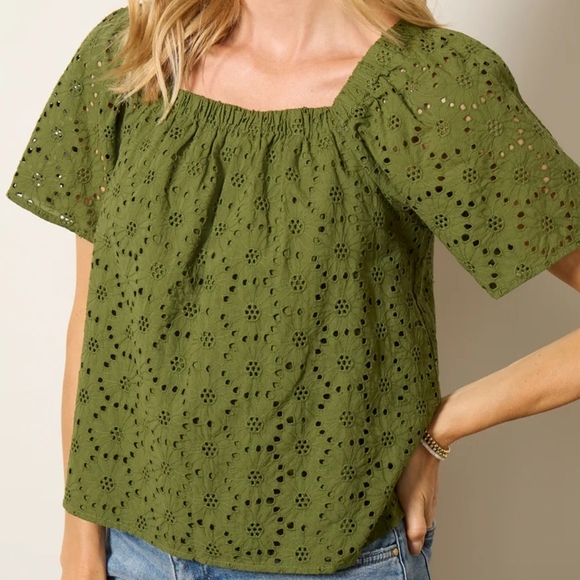 Evereve Tops - Evereve Hadley Green Eyelet Women Top Size Medium NWOT